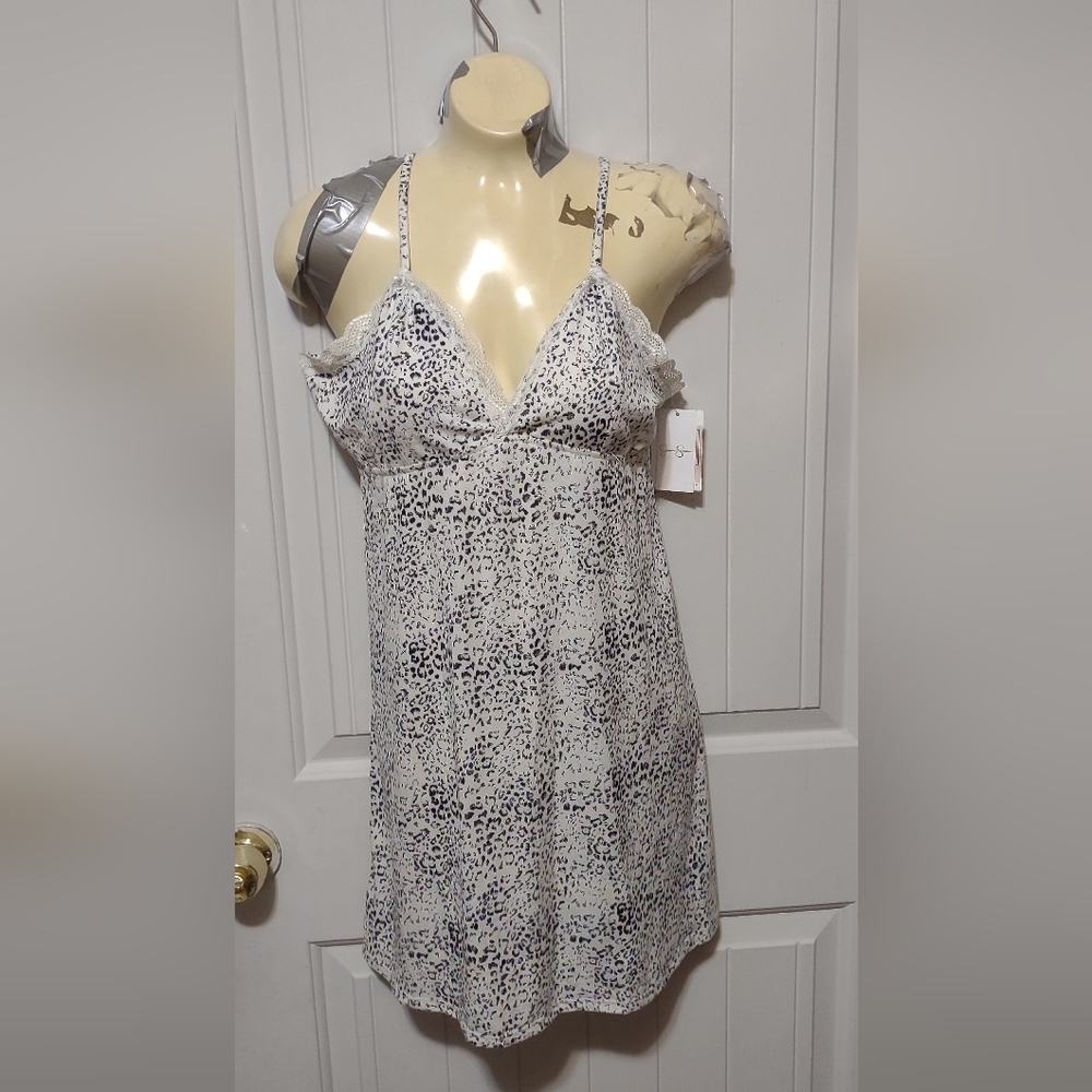 New condition sleeper wear for women size M